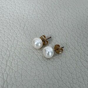 Classic Gold and White Pearl Earrings Stamped V20 14K